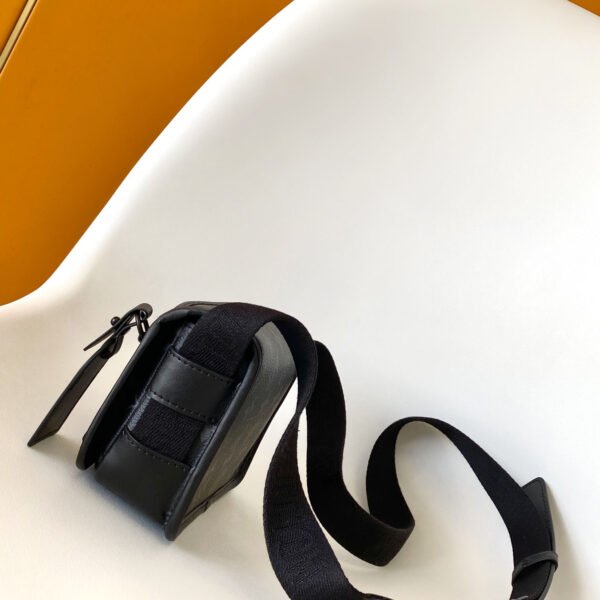Louis Vuitton Bosphore Wearable Wallet M12599 - Image 4