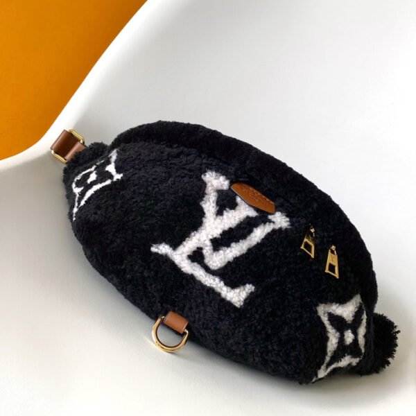 Louis Vuitton Bumbag M11799 - Image 3