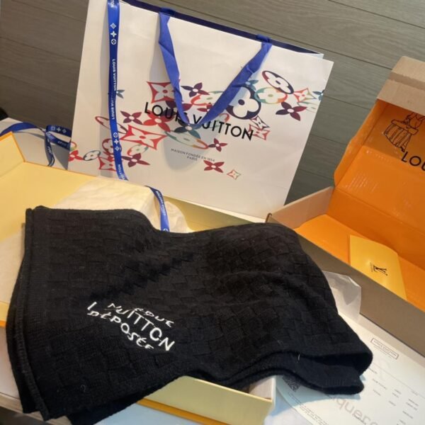 Louis Vuitton Damier Snug Scarf M90841 - Image 2