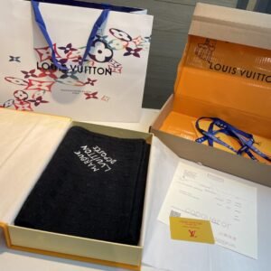 Louis Vuitton Damier Snug Scarf M90841