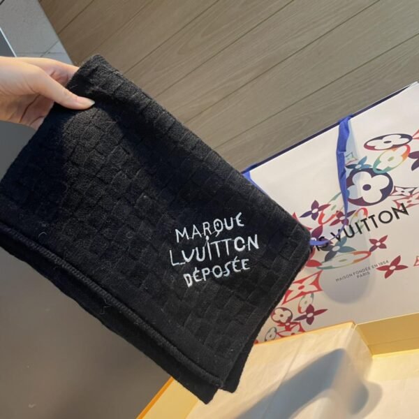 Louis Vuitton Damier Snug Scarf M90841 - Image 6