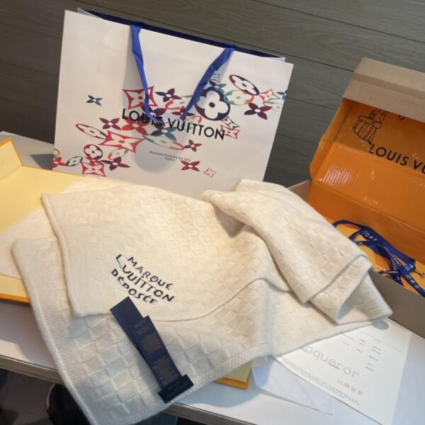 Louis Vuitton Damier Snug Scarf M92755 - Image 4