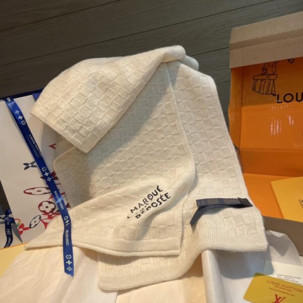 Louis Vuitton Damier Snug Scarf M92755 - Image 5
