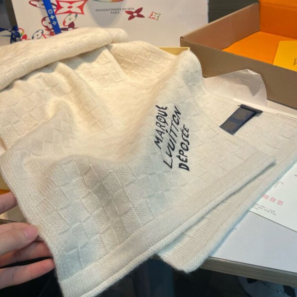 Louis Vuitton Damier Snug Scarf M92755 - Image 3