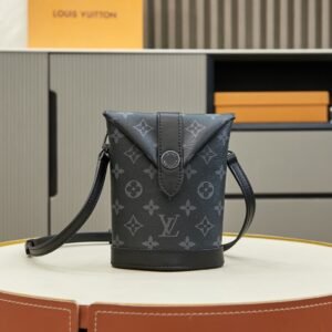 Louis Vuitton Envelope Pouch M11613