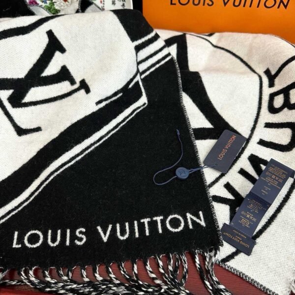 Louis Vuitton Lock And Keys Scarf M92855 - Image 3