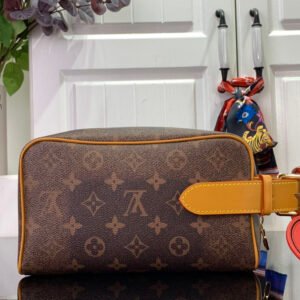 Louis Vuitton Locker Dopp Kit M11765