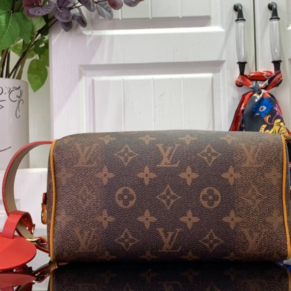 Louis Vuitton Locker Dopp Kit M11765 - Image 4