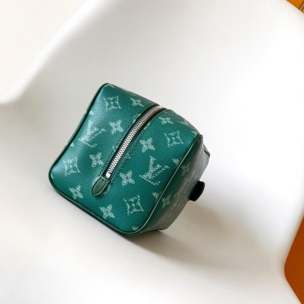 Louis Vuitton Locker Dopp Kit M12688 - Image 4