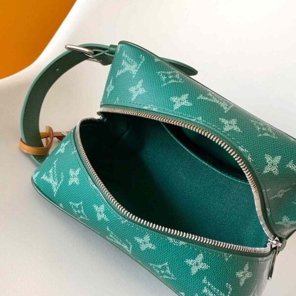 Louis Vuitton Locker Dopp Kit M12688 - Image 7