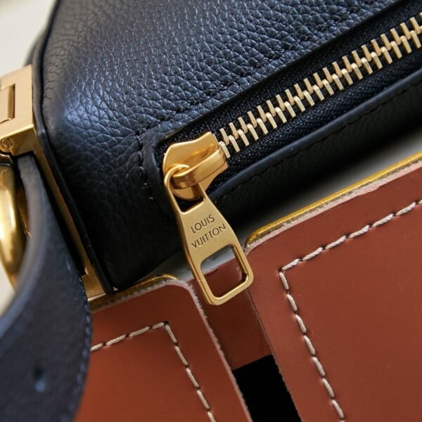 Louis Vuitton Low Key Bumbag M11429 - Image 6