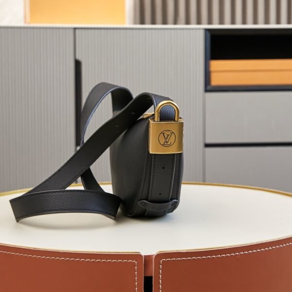Louis Vuitton Low Key Bumbag M11429 - Image 4