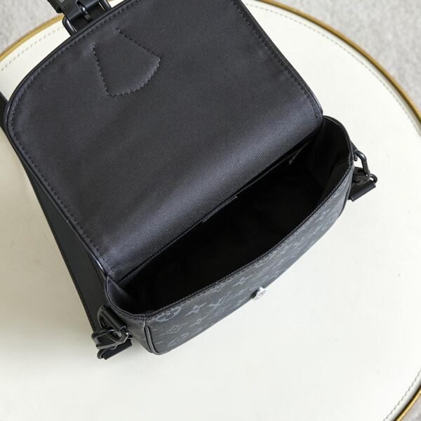 Louis Vuitton Montsouris Messenger PM M12519 - Image 6