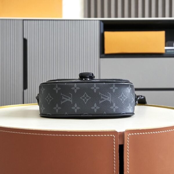 Louis Vuitton Montsouris Messenger PM M12519 - Image 5