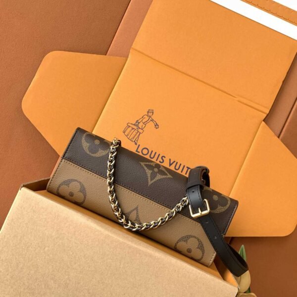 Louis Vuitton OnTheGo East West Chain M14236 - Image 9