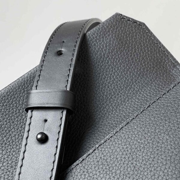 Louis Vuitton Pilot Wearable Wallet M83563 - Image 10