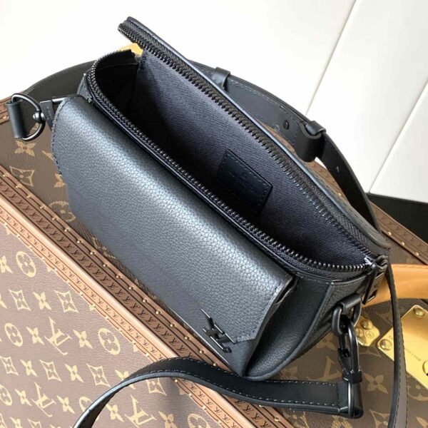 Louis Vuitton Pilot Wearable Wallet M83563 - Image 6