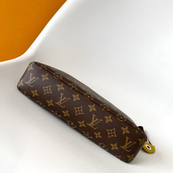 Louis Vuitton Pochette Voyage Souple M13198 - Image 4