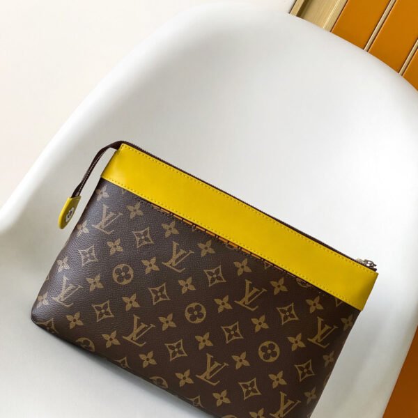 Louis Vuitton Pochette Voyage Souple M13198 - Image 3