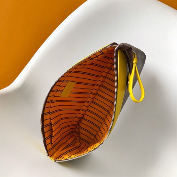 Louis Vuitton Pochette Voyage Souple M13198 - Image 6