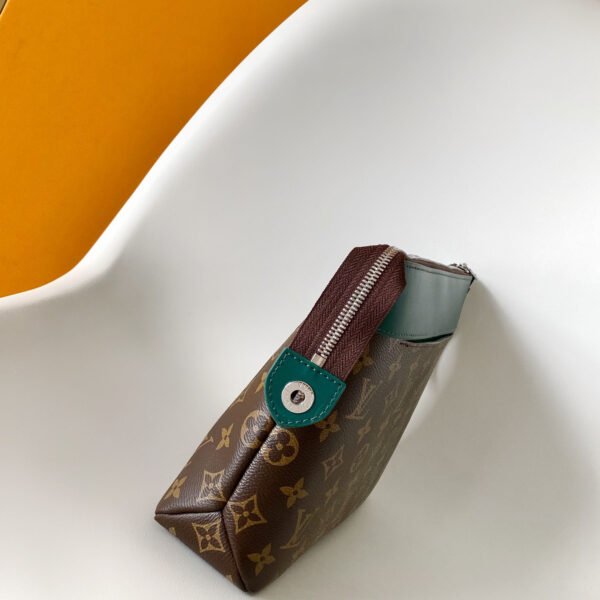 Louis Vuitton Pochette Voyage Souple M13199 - Image 3