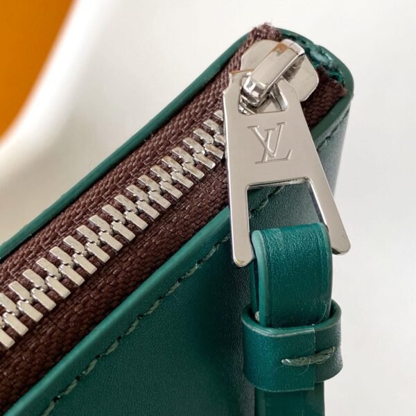 Louis Vuitton Pochette Voyage Souple M13199 - Image 10