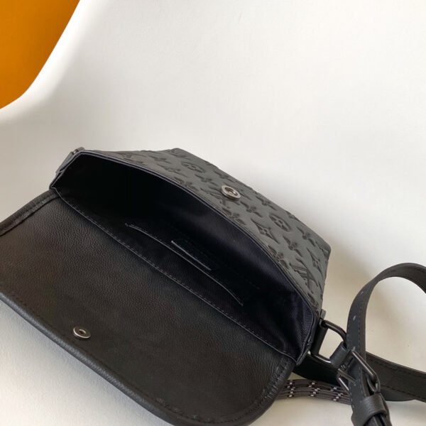 Louis Vuitton Pulse Wearable Wallet M12636 - Image 6