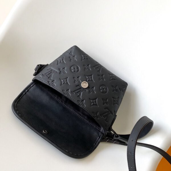 Louis Vuitton Pulse Wearable Wallet M12636 - Image 7