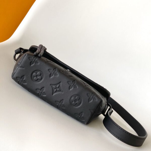 Louis Vuitton Pulse Wearable Wallet M12636 - Image 5