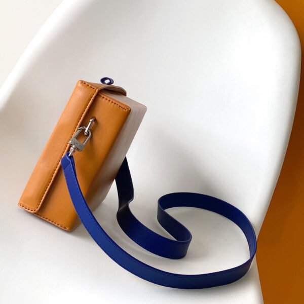 Louis Vuitton Shopper Clutch M13984 - Image 3