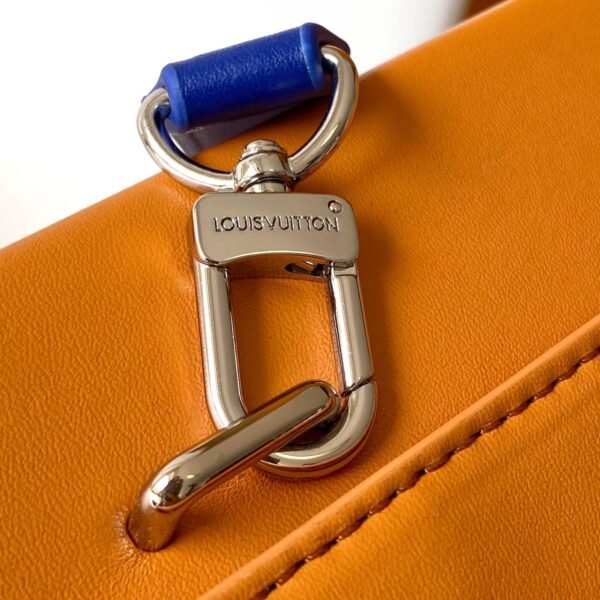 Louis Vuitton Shopper Clutch M13984 - Image 10