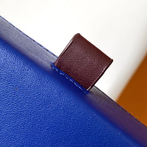 Louis Vuitton Shopper Clutch M14028 - Image 7