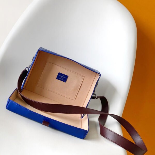 Louis Vuitton Shopper Clutch M14028 - Image 6