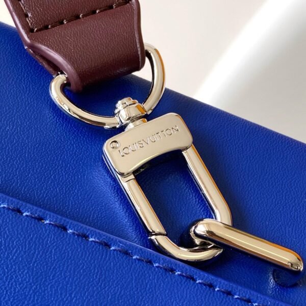 Louis Vuitton Shopper Clutch M14028 - Image 9