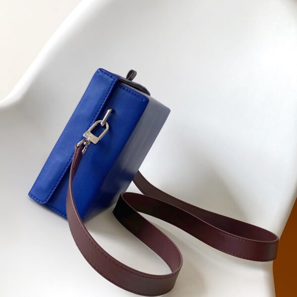 Louis Vuitton Shopper Clutch M14028 - Image 5