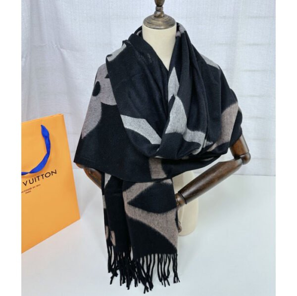 Louis Vuitton The Ultimate Scarf - Image 5