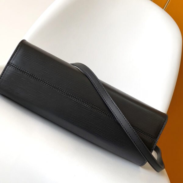 Louis Vuitton Varenne East West M11791 - Image 9