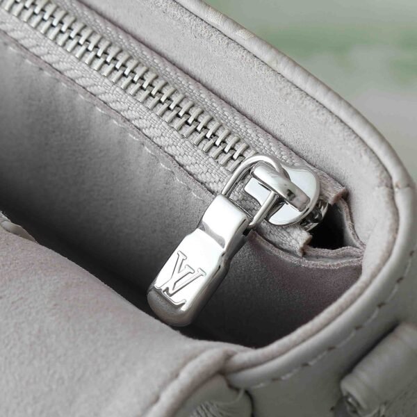 Louis Vuitton Wallet on Chain Ivy M14225 - Image 6