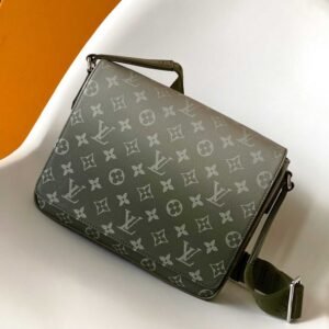 Louis Vuitton District PM M11593