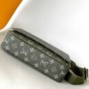Louis Vuitton District PM M11593