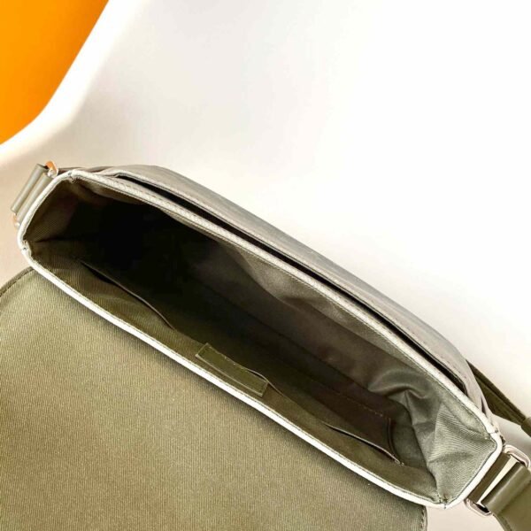 Louis Vuitton District PM M11593 - Image 5