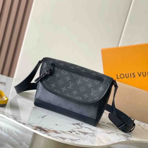 Louis Vuitton Pulse Messenger M12681 - Image 2