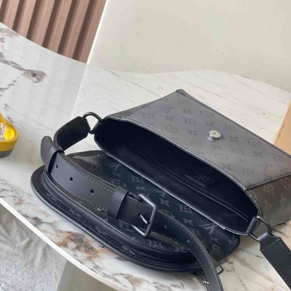 Louis Vuitton Pulse Messenger M12681 - Image 6