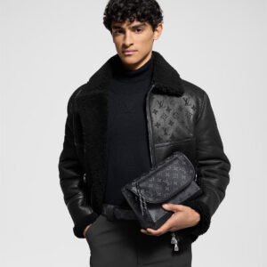 Louis Vuitton Pulse Messenger M12681